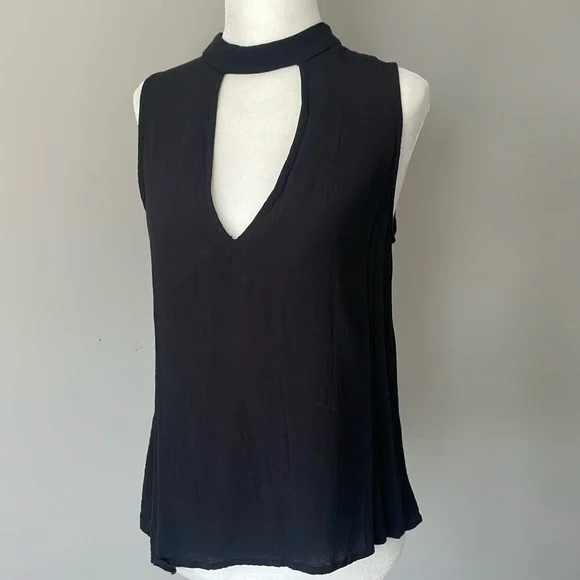 Slideshow Black Top🖤 - Picture 1 of 5